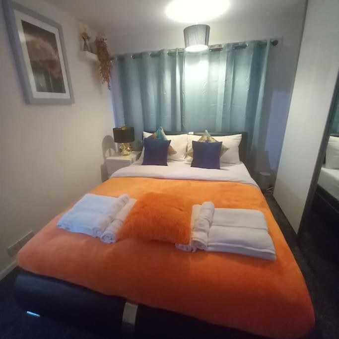 Golden Plush Suites - Beautiful Luxury 3 Bed House In 莱切斯特 外观 照片