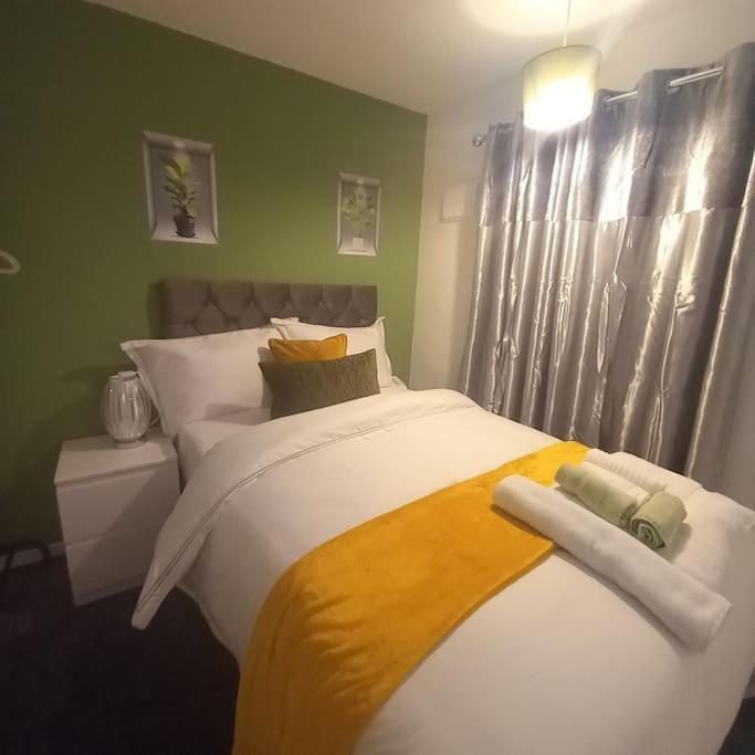 Golden Plush Suites - Beautiful Luxury 3 Bed House In 莱切斯特 外观 照片