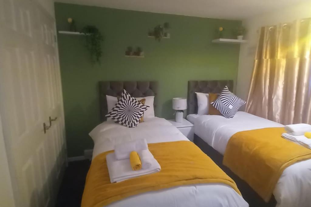Golden Plush Suites - Beautiful Luxury 3 Bed House In 莱切斯特 外观 照片
