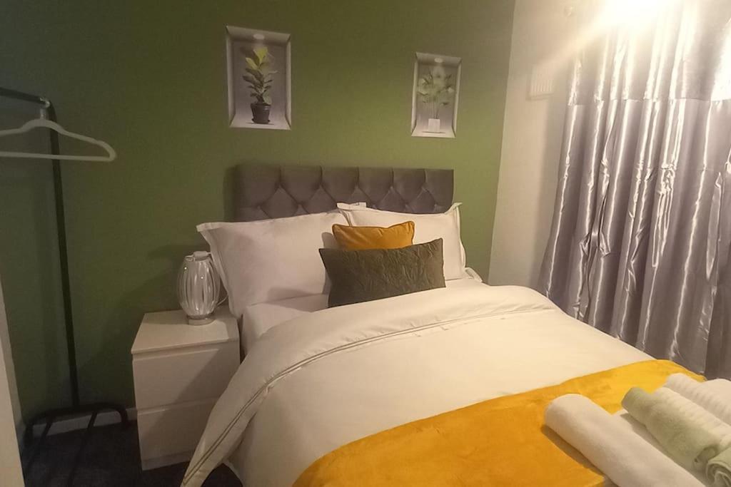 Golden Plush Suites - Beautiful Luxury 3 Bed House In 莱切斯特 外观 照片