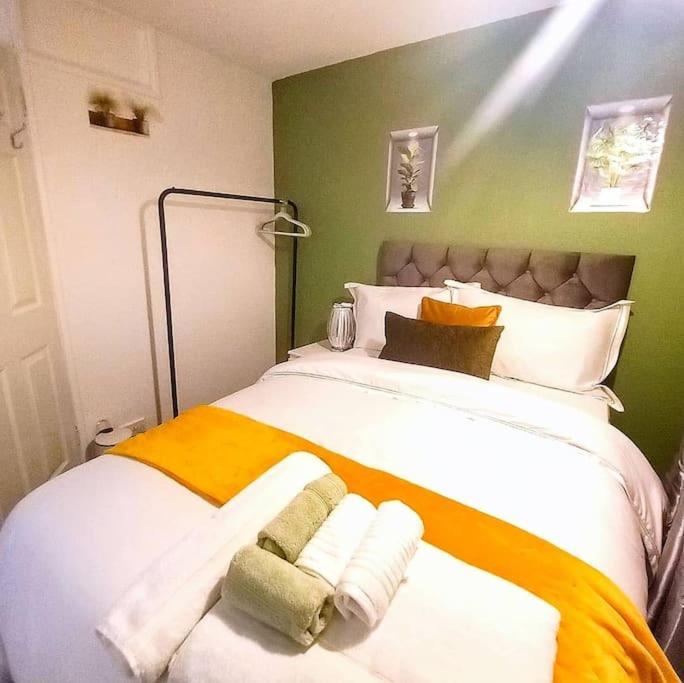 Golden Plush Suites - Beautiful Luxury 3 Bed House In 莱切斯特 外观 照片