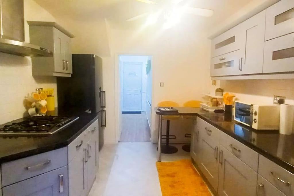 Golden Plush Suites - Beautiful Luxury 3 Bed House In 莱切斯特 外观 照片