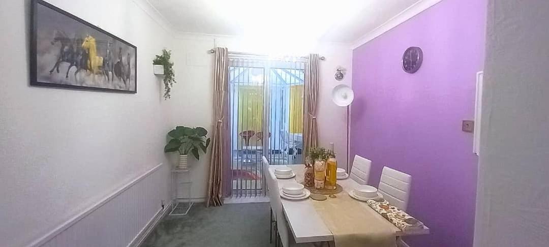 Golden Plush Suites - Beautiful Luxury 3 Bed House In 莱切斯特 外观 照片